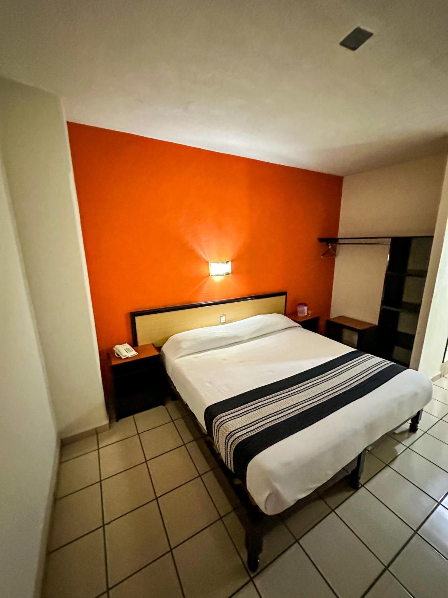 Hotel Montreal Leon Exterior photo